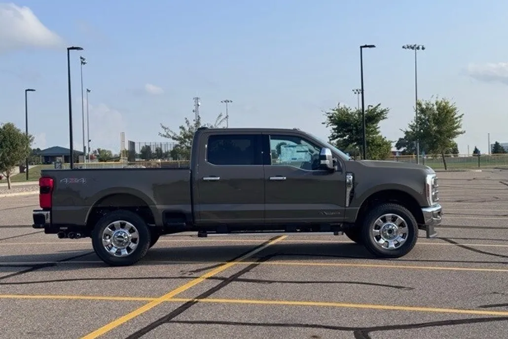 2026 Ford F-350 Lariat photo 1