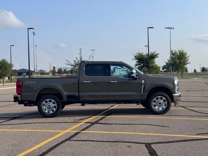 2026 Ford F-350 Lariat photo 1