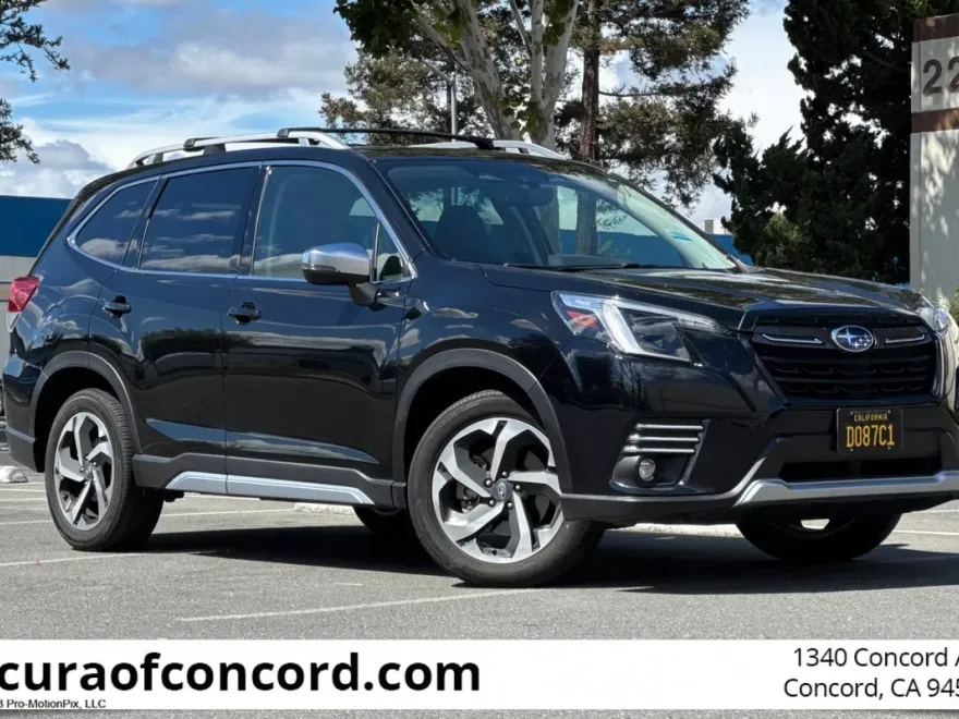 2022 Subaru Forester Touring photo 1