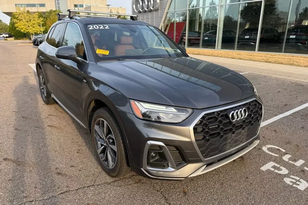 2022 Audi Q5 45 S line Premium Plus photo 1