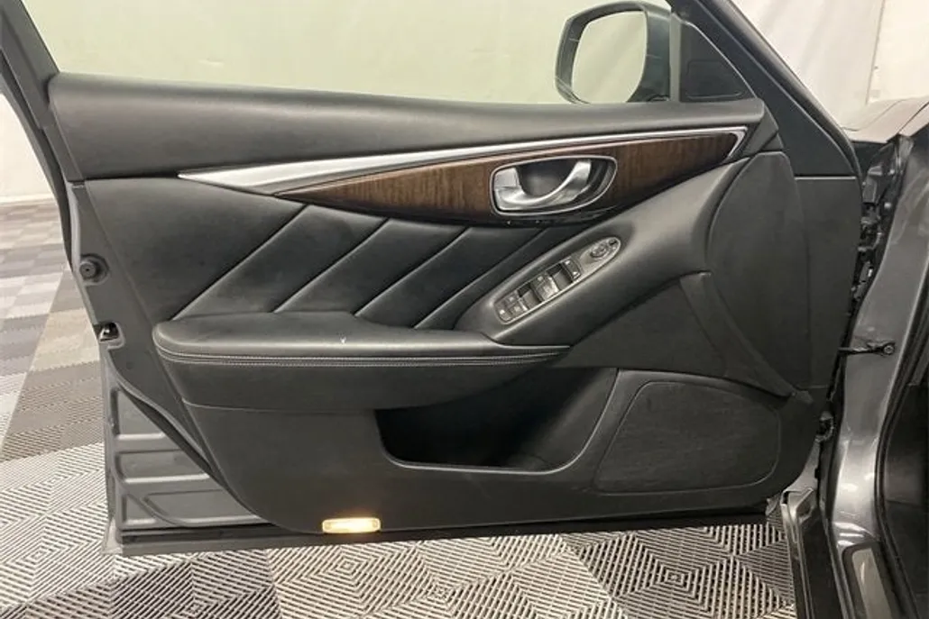 2018 Infiniti Q50 3.0t LUXE photo 1