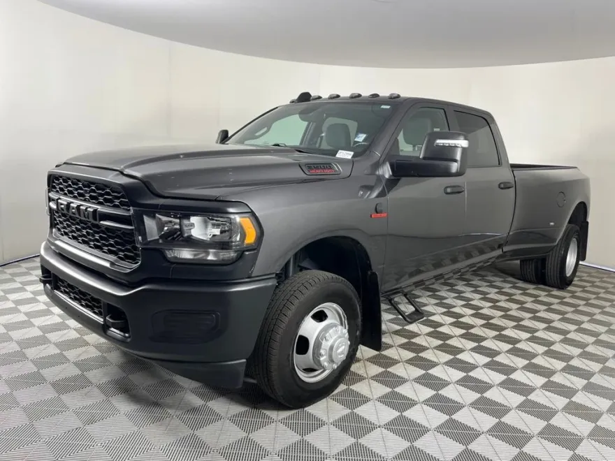 2024 Ram 3500 Tradesman photo 3