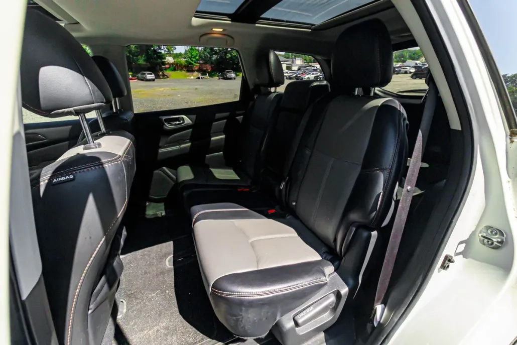 2020 Nissan Pathfinder SL photo 1
