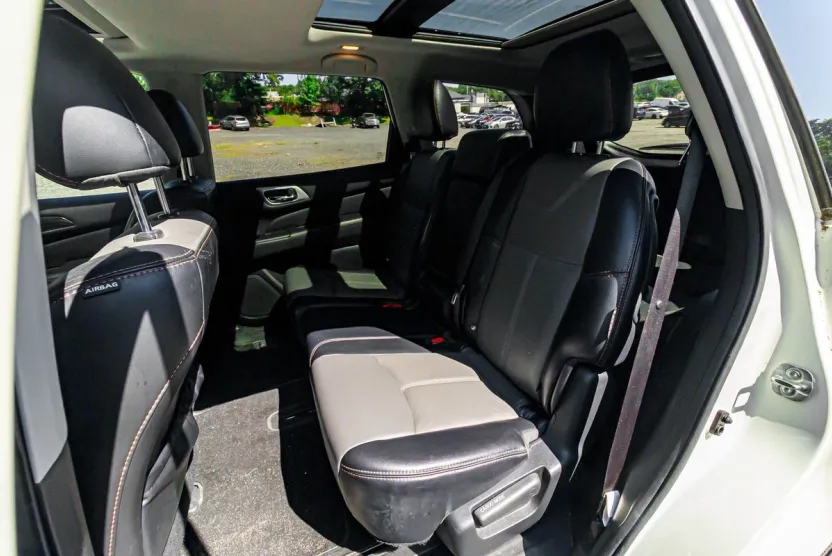 2020 Nissan Pathfinder SL photo 1