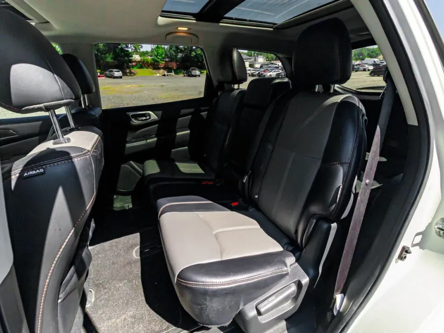 2020 Nissan Pathfinder SL photo 1