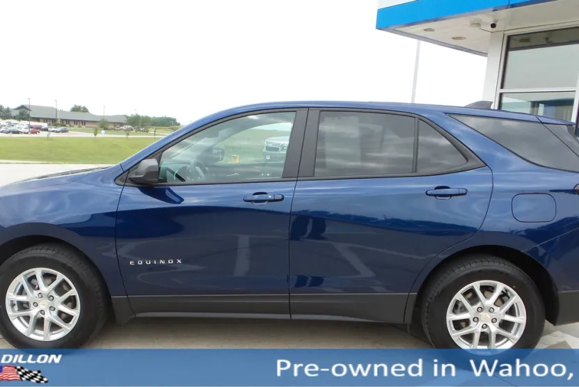 2022 Chevrolet Equinox LS photo 1