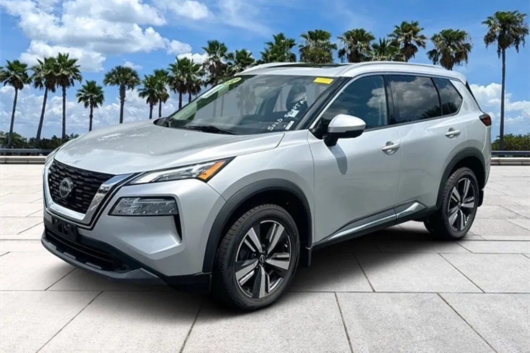 2022 Nissan Rogue SL photo 1