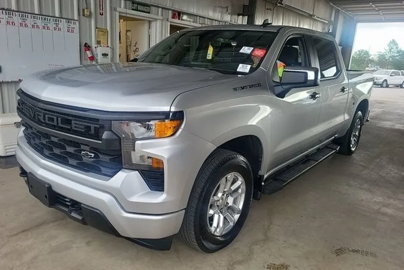 2022 Chevrolet Silverado 1500 Custom photo 1