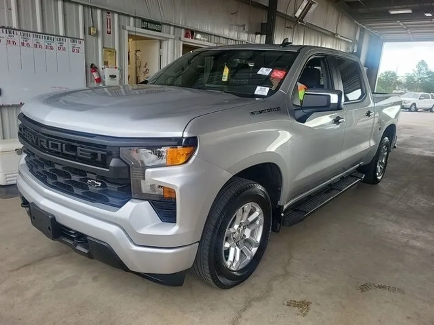 2022 Chevrolet Silverado 1500 Custom photo 1