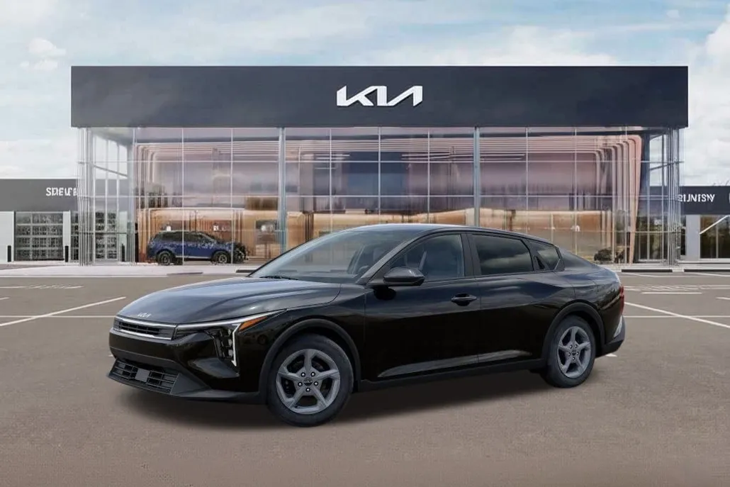 2025 Kia K4 LXS photo 1