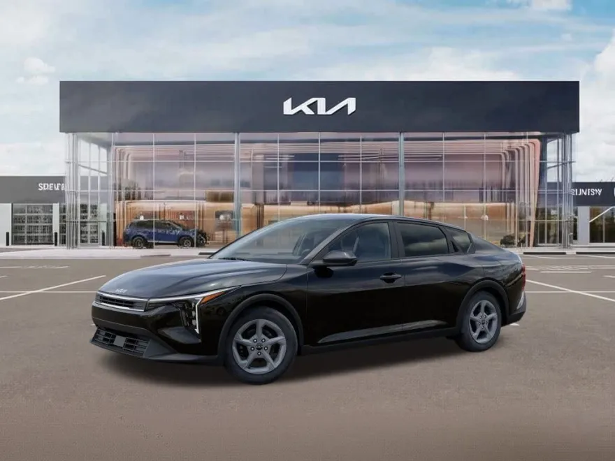 2025 Kia K4 LXS photo 1