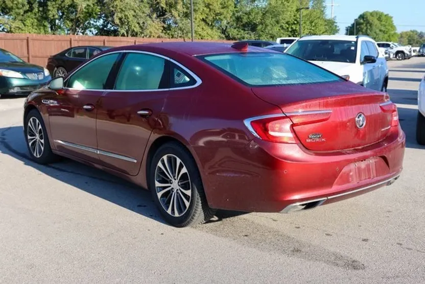 2017 Buick LaCrosse Essence photo 1