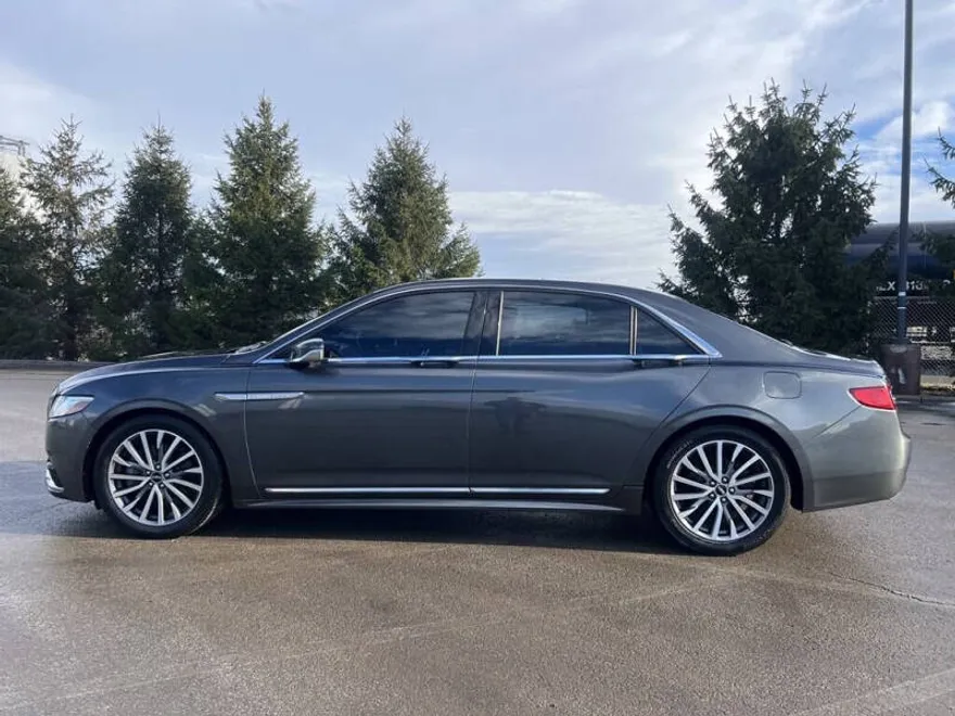 2017 Lincoln Continental Select photo 1