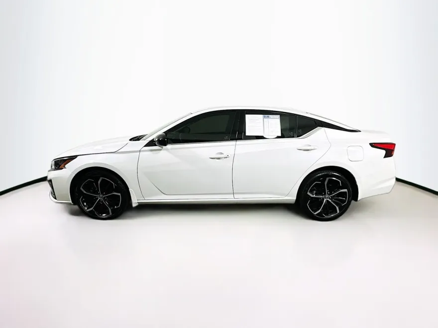 2024 Nissan Altima 2.5 SR photo 1