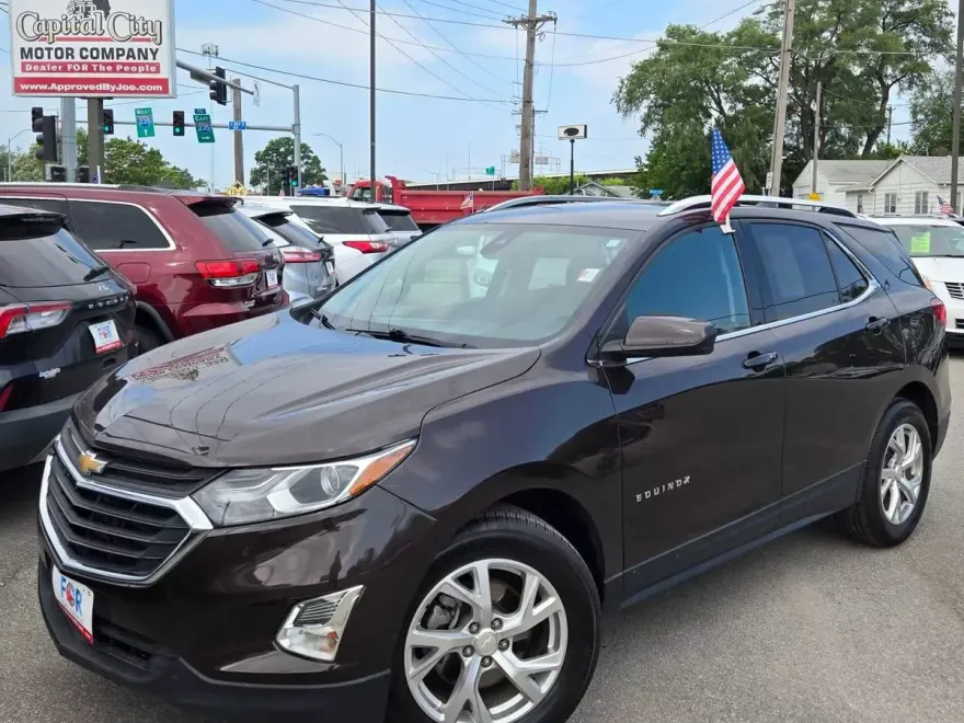 2020 Chevrolet Equinox LT photo 1