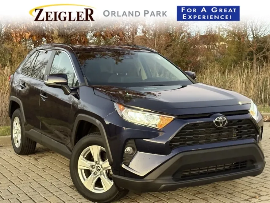 2021 Toyota RAV4 XLE photo 1