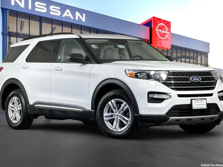 2023 Ford Explorer XLT photo 1