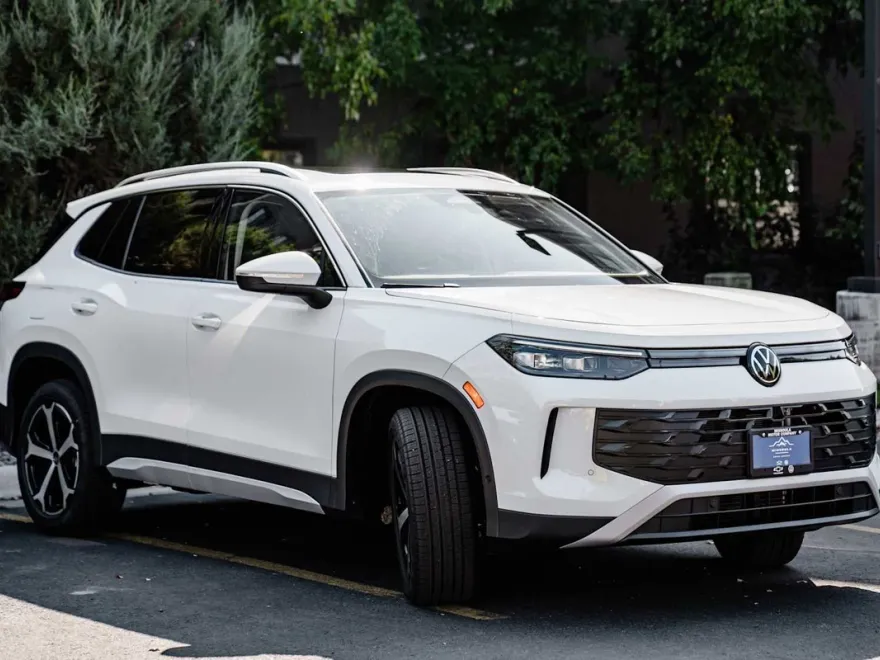 2025 Volkswagen Tiguan SE photo 1