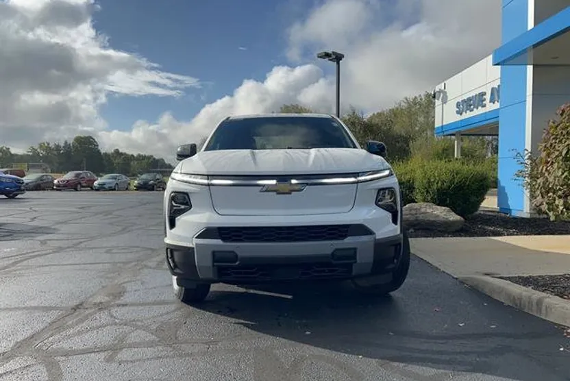 2026 Chevrolet Silverado EV LT photo 1