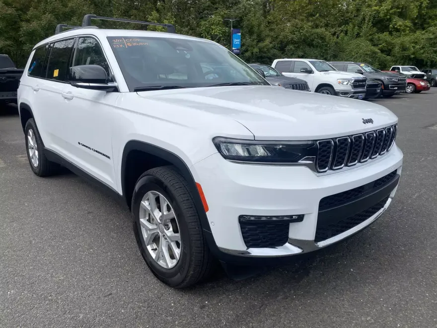 2023 Jeep Grand Cherokee Limited photo 1