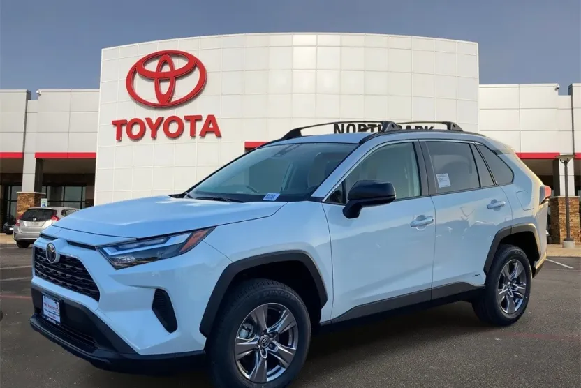 2025 Toyota RAV4 Hybrid LE photo 1