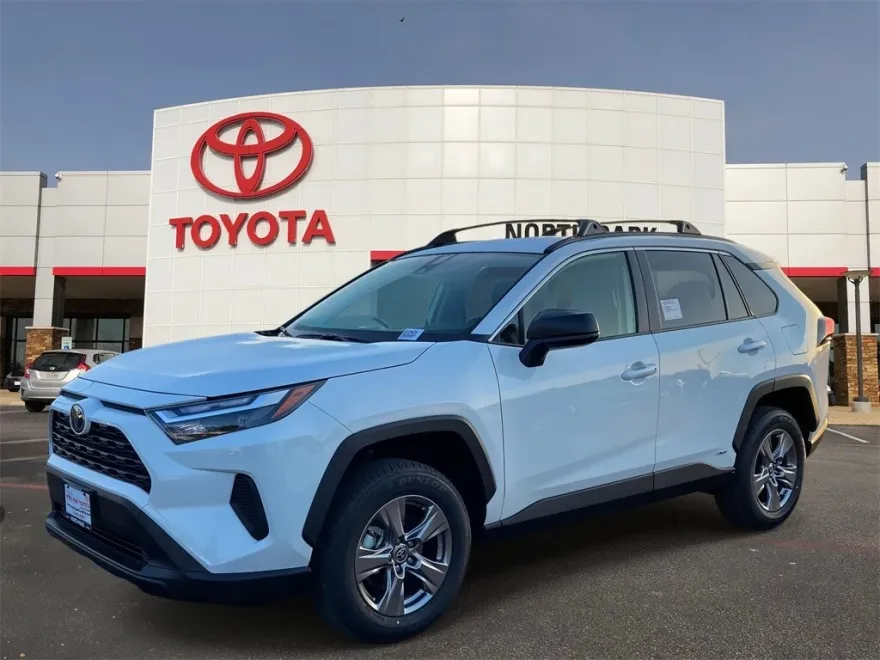 2025 Toyota RAV4 Hybrid LE photo 1