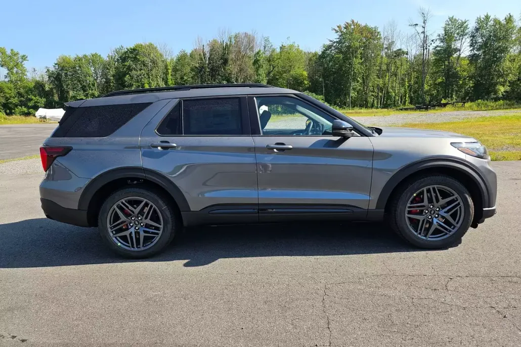 2025 Ford Explorer ST photo 1