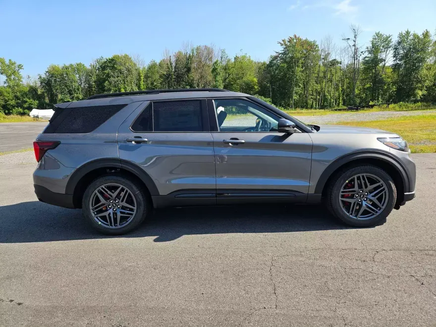 2025 Ford Explorer ST photo 1