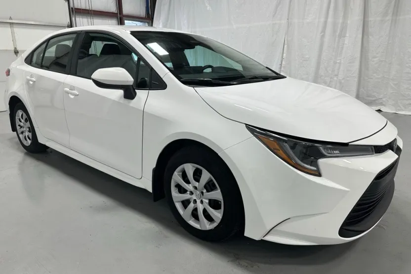 2024 Toyota Corolla LE photo 1