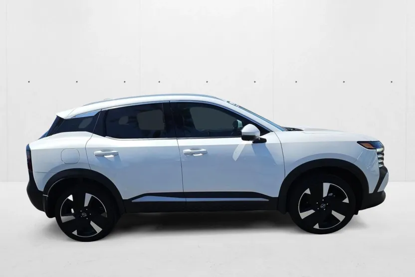2025 Nissan Kicks SR photo 1