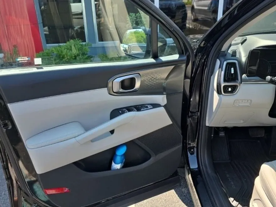 2023 Kia Sorento S photo 1