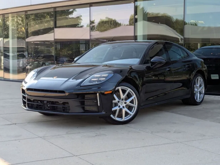 2025 Porsche Panamera 4 photo 1
