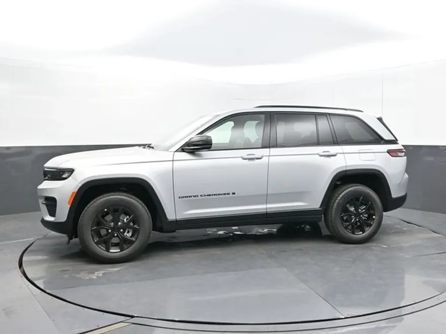 2025 Jeep Grand Cherokee Laredo Altitude photo 1