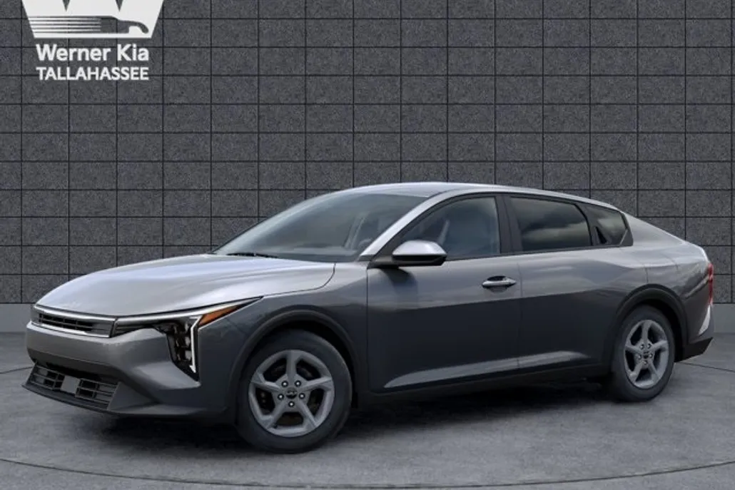2025 Kia K4 LXS photo 1