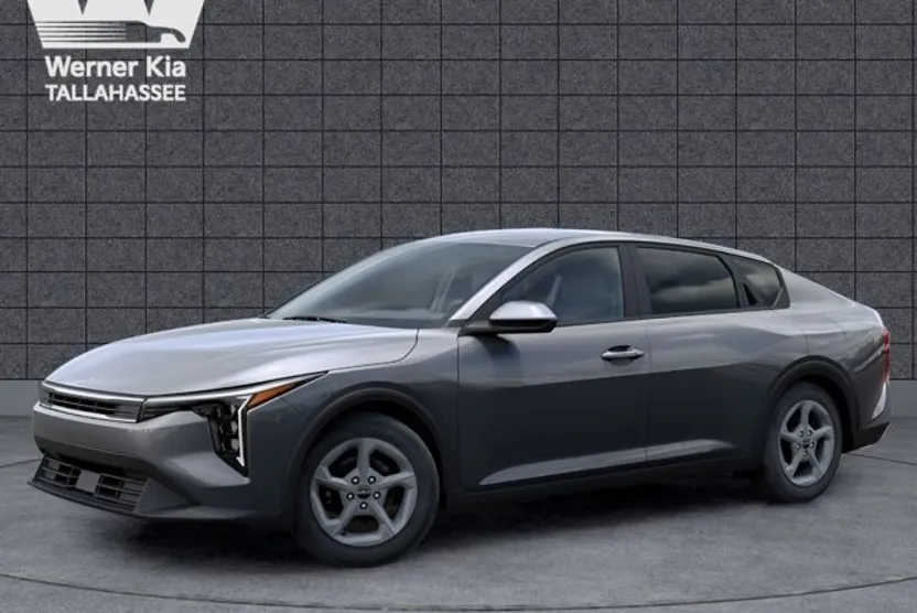 2025 Kia K4 LXS photo 1