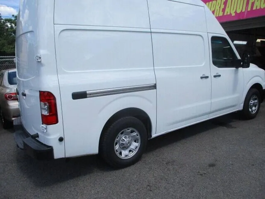 2014 Nissan NV2500 HD SV photo 1