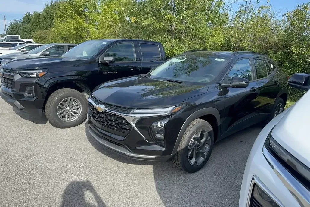 2026 Chevrolet Trax LT photo 1