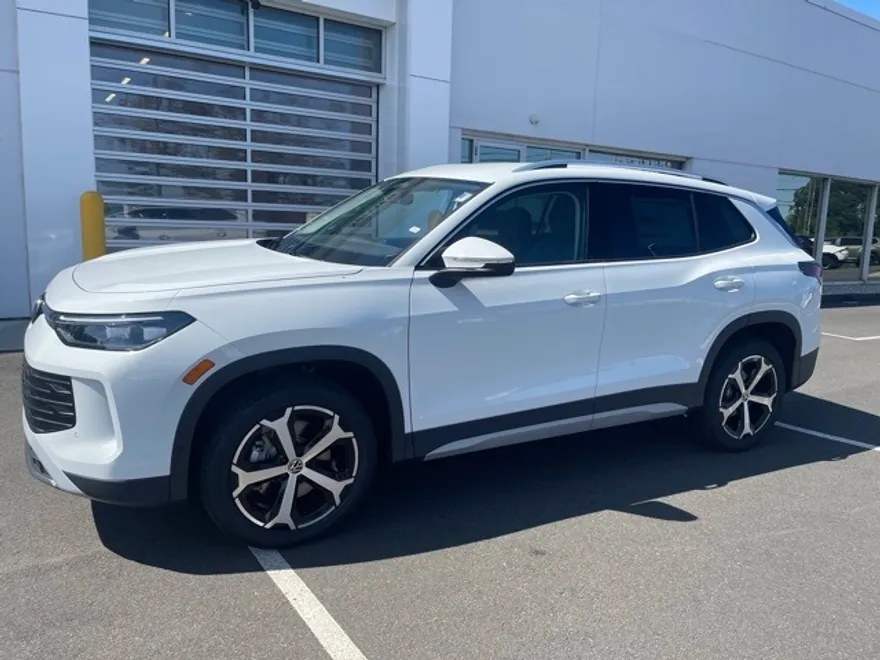 2025 Volkswagen Tiguan SE photo 1