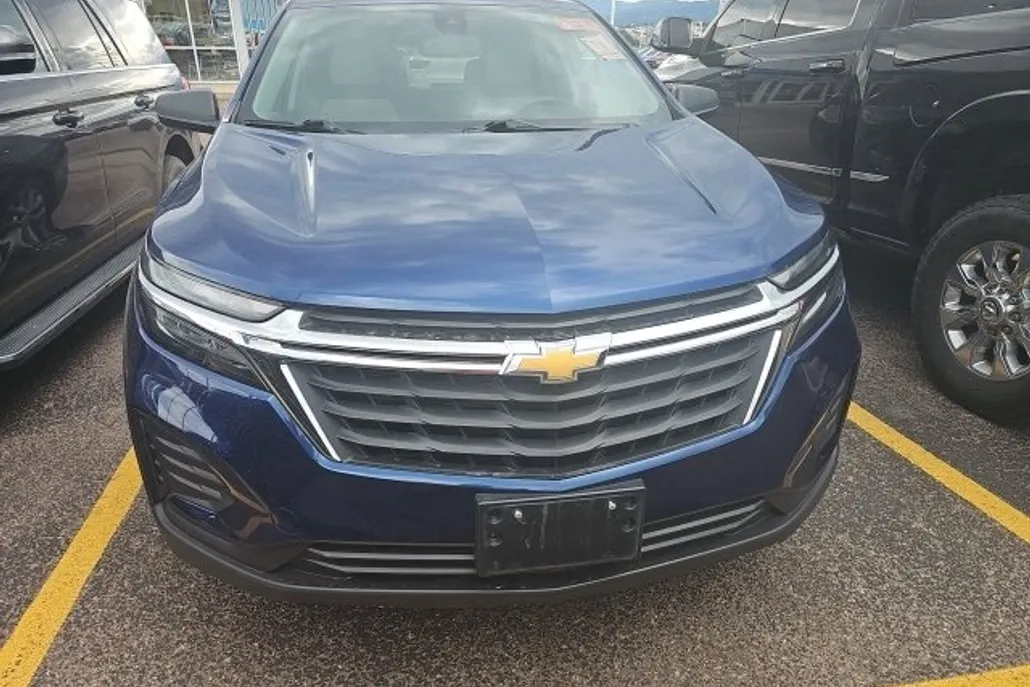 2023 Chevrolet Equinox LS photo 1