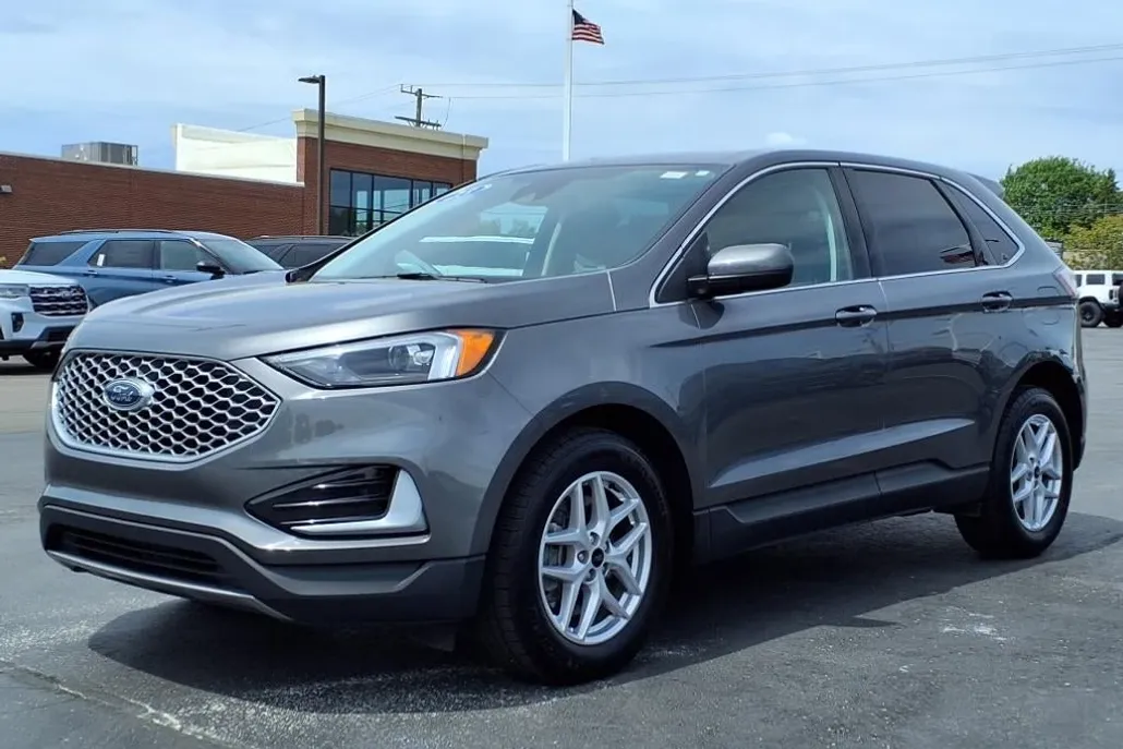 2023 Ford Edge SEL photo 1