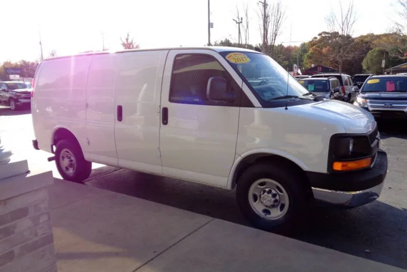 2017 Chevrolet Express 2500 Cargo Van photo 1