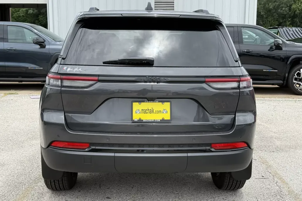 2025 Toyota RAV4 Altitude photo 1