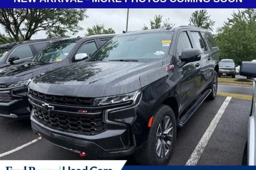 2024 Chevrolet Suburban Z71 photo 1