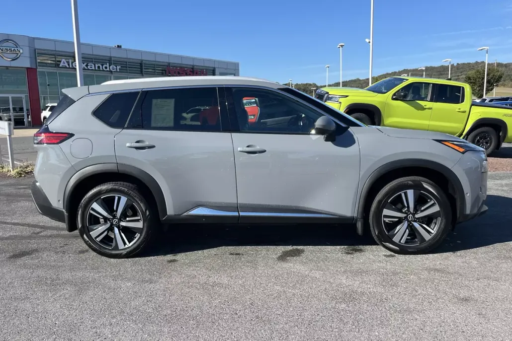 2023 Nissan Rogue AWD SL photo 1