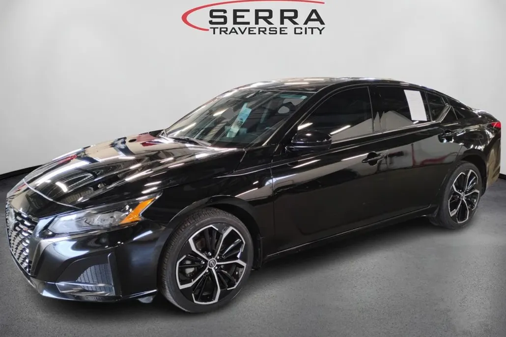 2023 Nissan Altima 2.5 SR photo 1