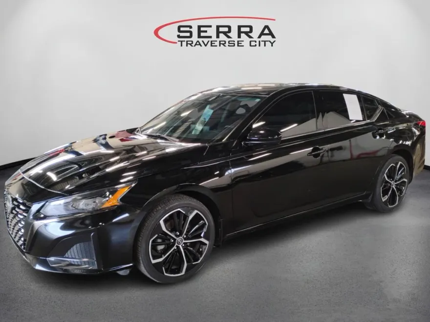 2023 Nissan Altima 2.5 SR photo 1