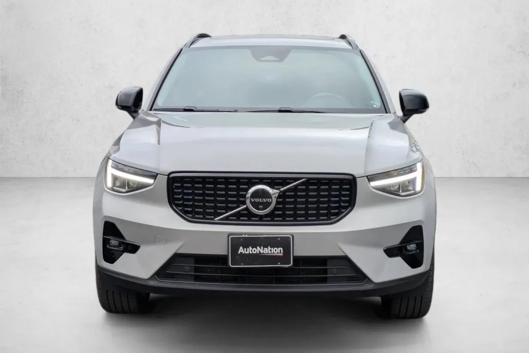2023 Volvo XC40 AWD Plus photo 1