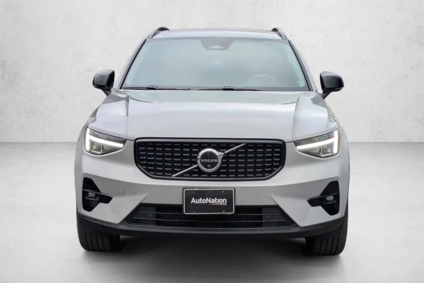 2023 Volvo XC40 AWD Plus photo 1
