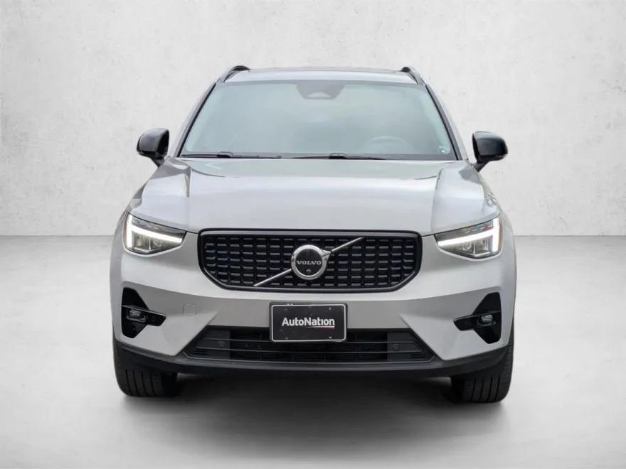 2023 Volvo XC40 AWD Plus photo 1