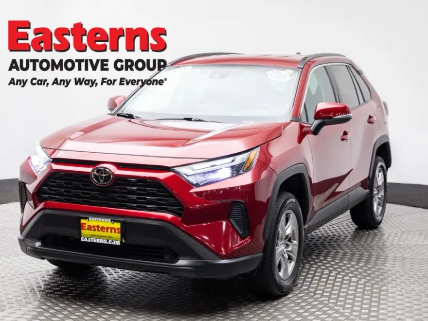 2023 Toyota RAV4 XLE photo 1
